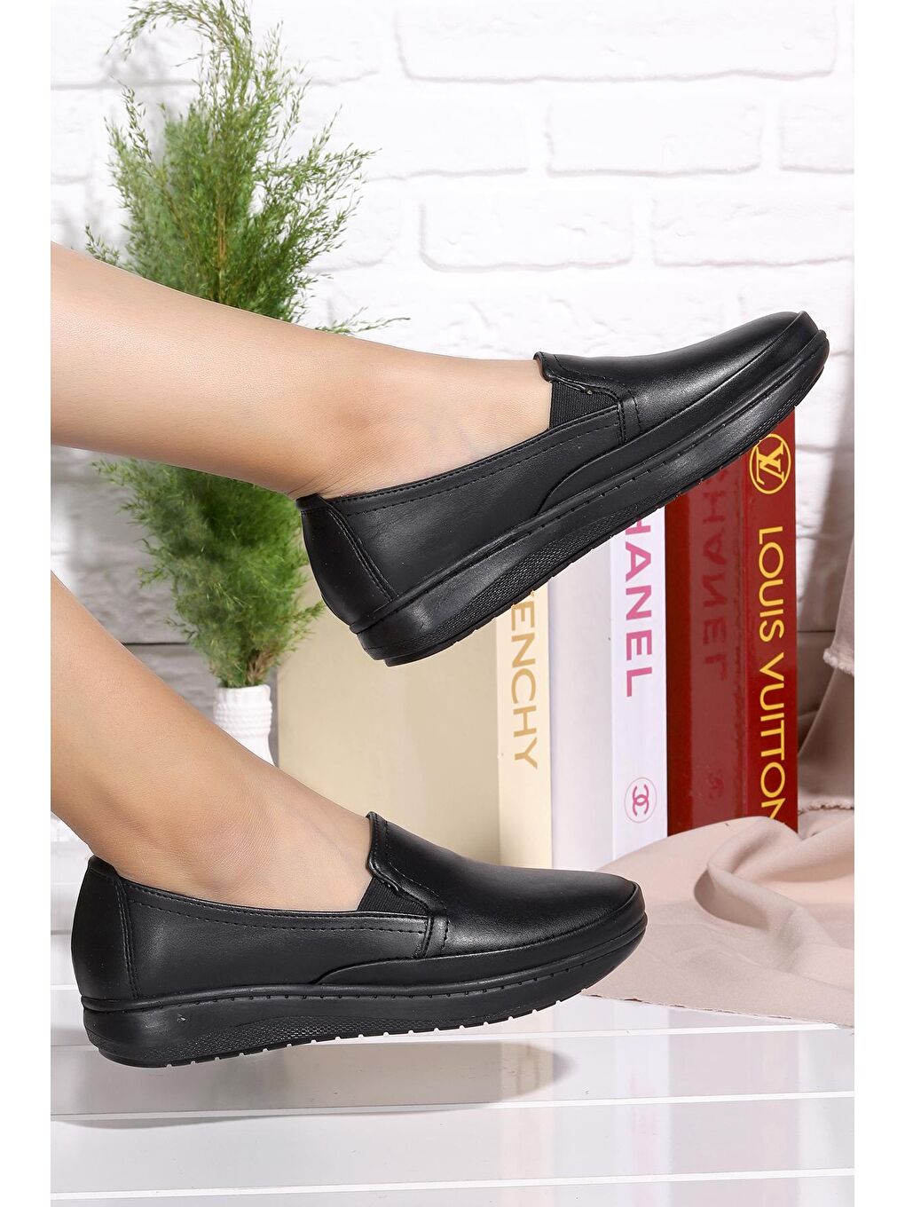 Siyah Rahat Konfor Özel Topuk Jeli Anne Günlük Ayakkabı P 72-1-1