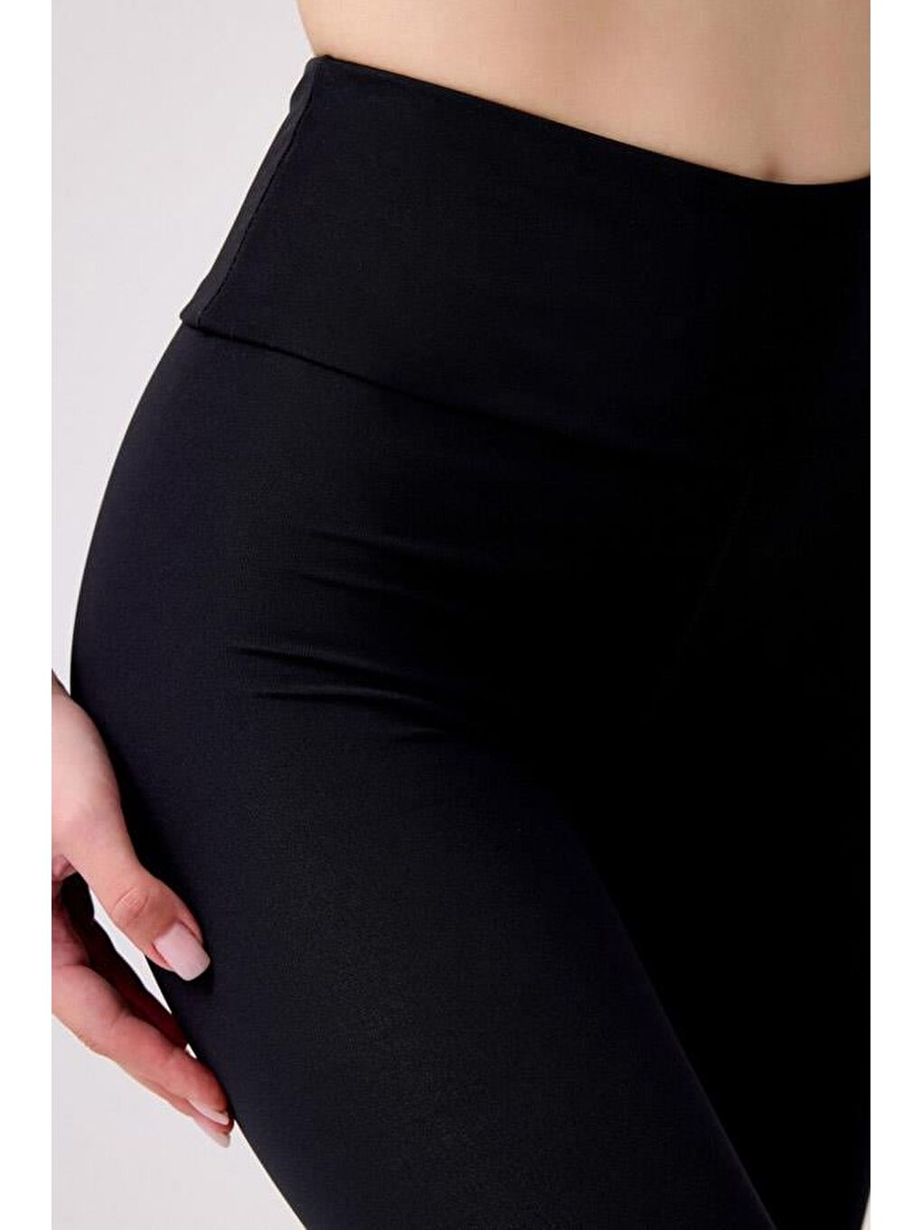 Siyah Toparlayıcı Yüksek Bel Diz Altı Kadın Kapri Tayt-2