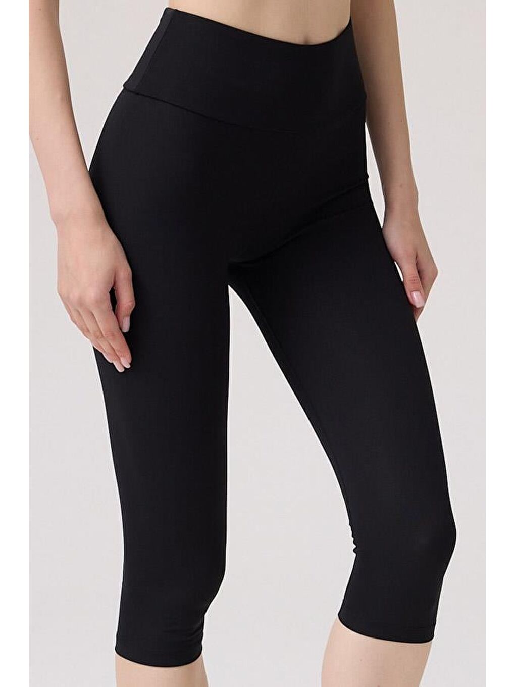 Siyah Toparlayıcı Yüksek Bel Diz Altı Kadın Kapri Tayt-4