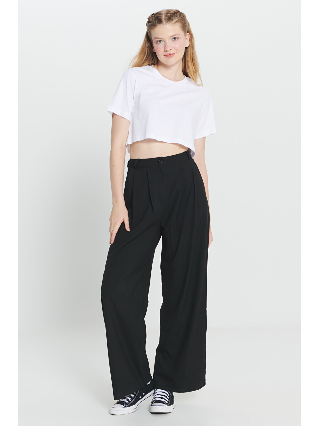 Beyaz Standart Fit Normal Kesim %100 Pamuk Bisiklet Yaka Crop Tişört-1