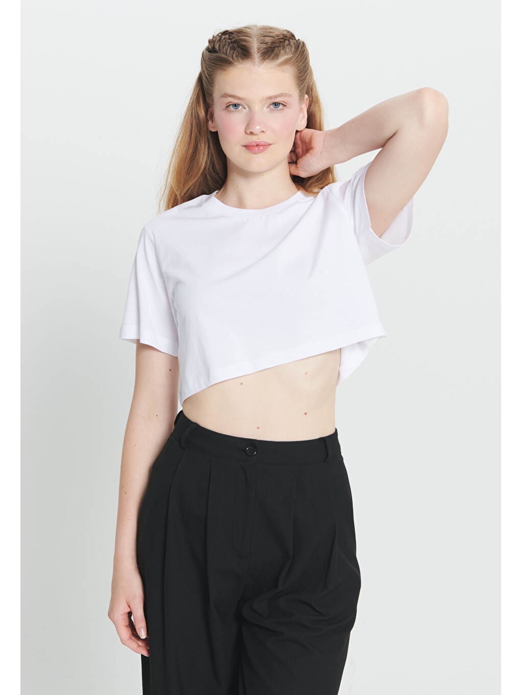 Beyaz Standart Fit Normal Kesim %100 Pamuk Bisiklet Yaka Crop Tişört-2