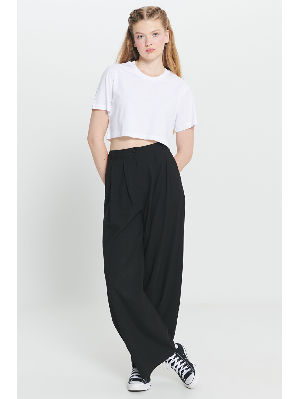 Beyaz Standart Fit Normal Kesim %100 Pamuk Bisiklet Yaka Crop Tişört-3
