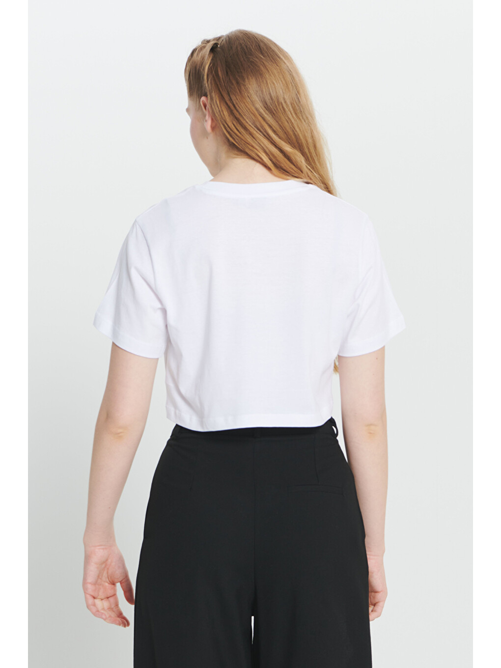 Beyaz Standart Fit Normal Kesim %100 Pamuk Bisiklet Yaka Crop Tişört-5