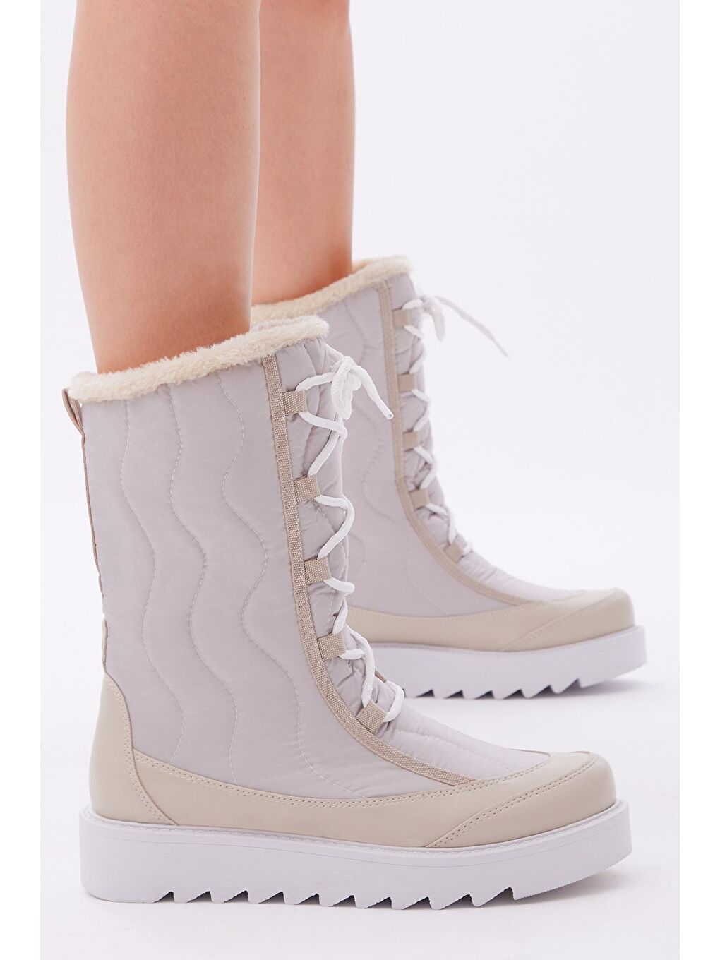 Kahverengi Kadın Vizon Rahat Kalıp Önü Bağcıklı İçi Kürklü Kar Botu