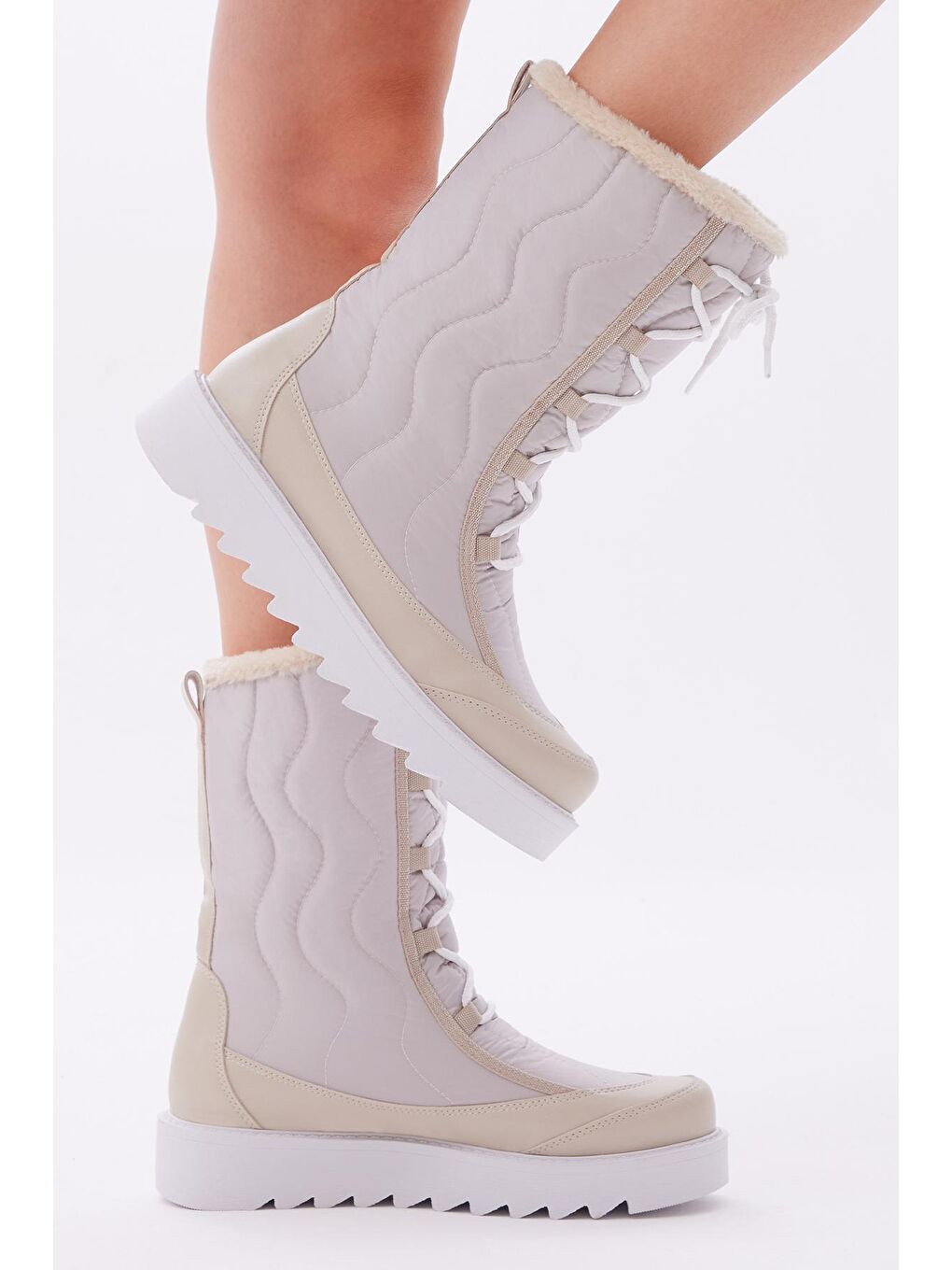 Kahverengi Kadın Vizon Rahat Kalıp Önü Bağcıklı İçi Kürklü Kar Botu-1