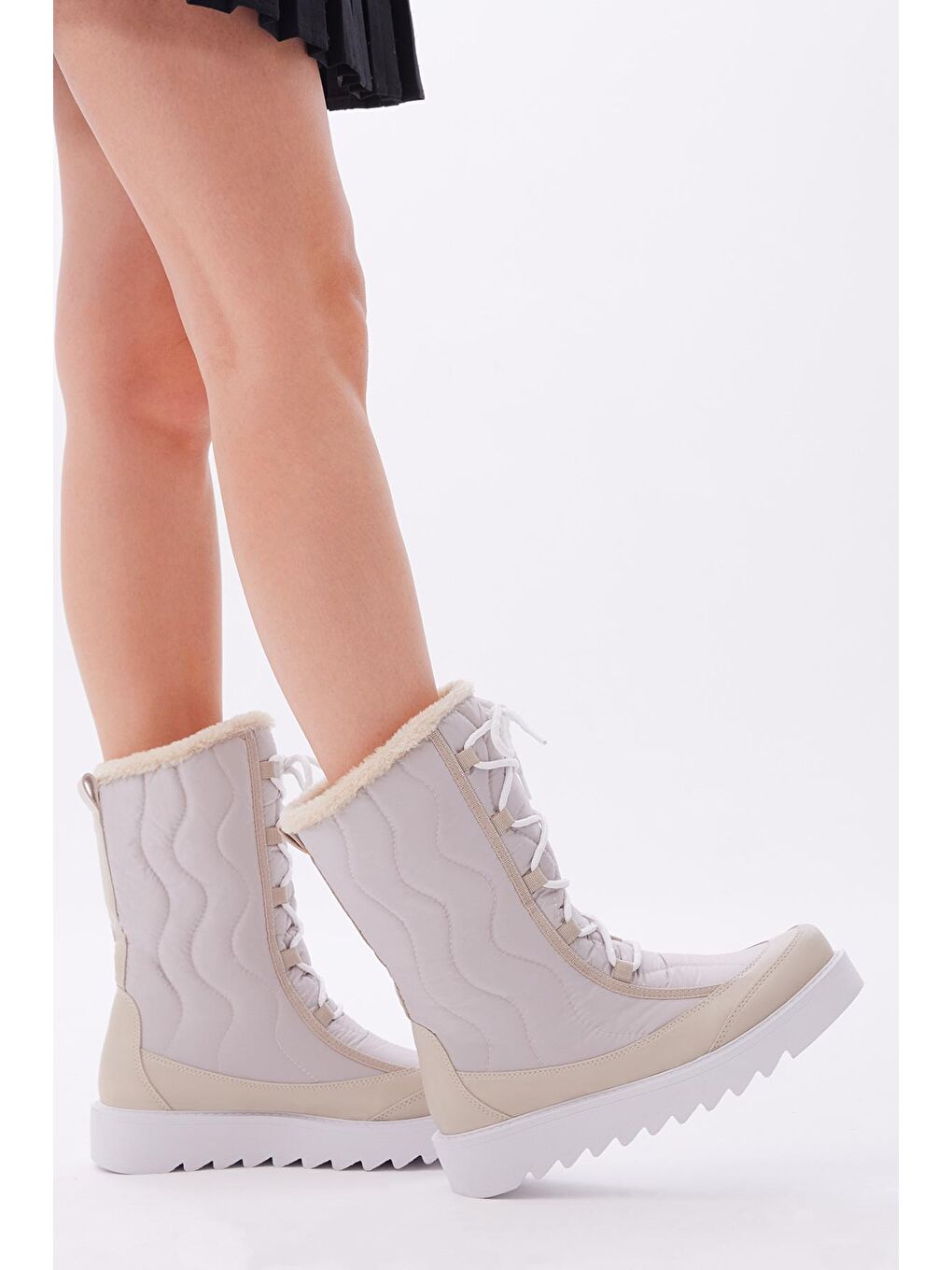 Kahverengi Kadın Vizon Rahat Kalıp Önü Bağcıklı İçi Kürklü Kar Botu-2