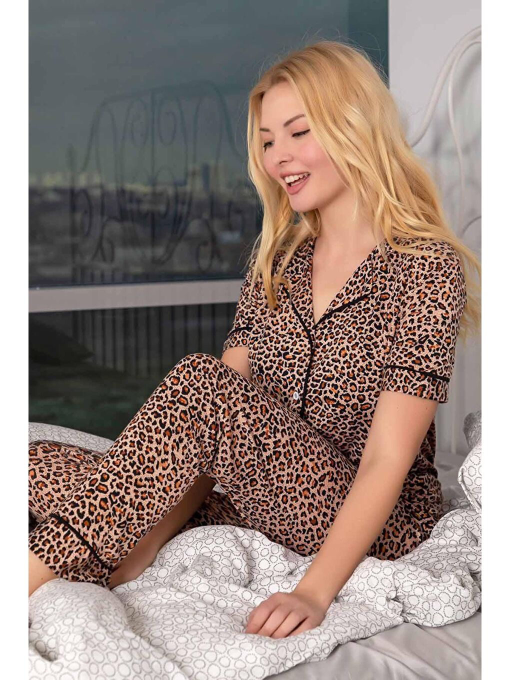 Karışık Leopar Desenli Pamuklu Düğmeli Pijama Takım