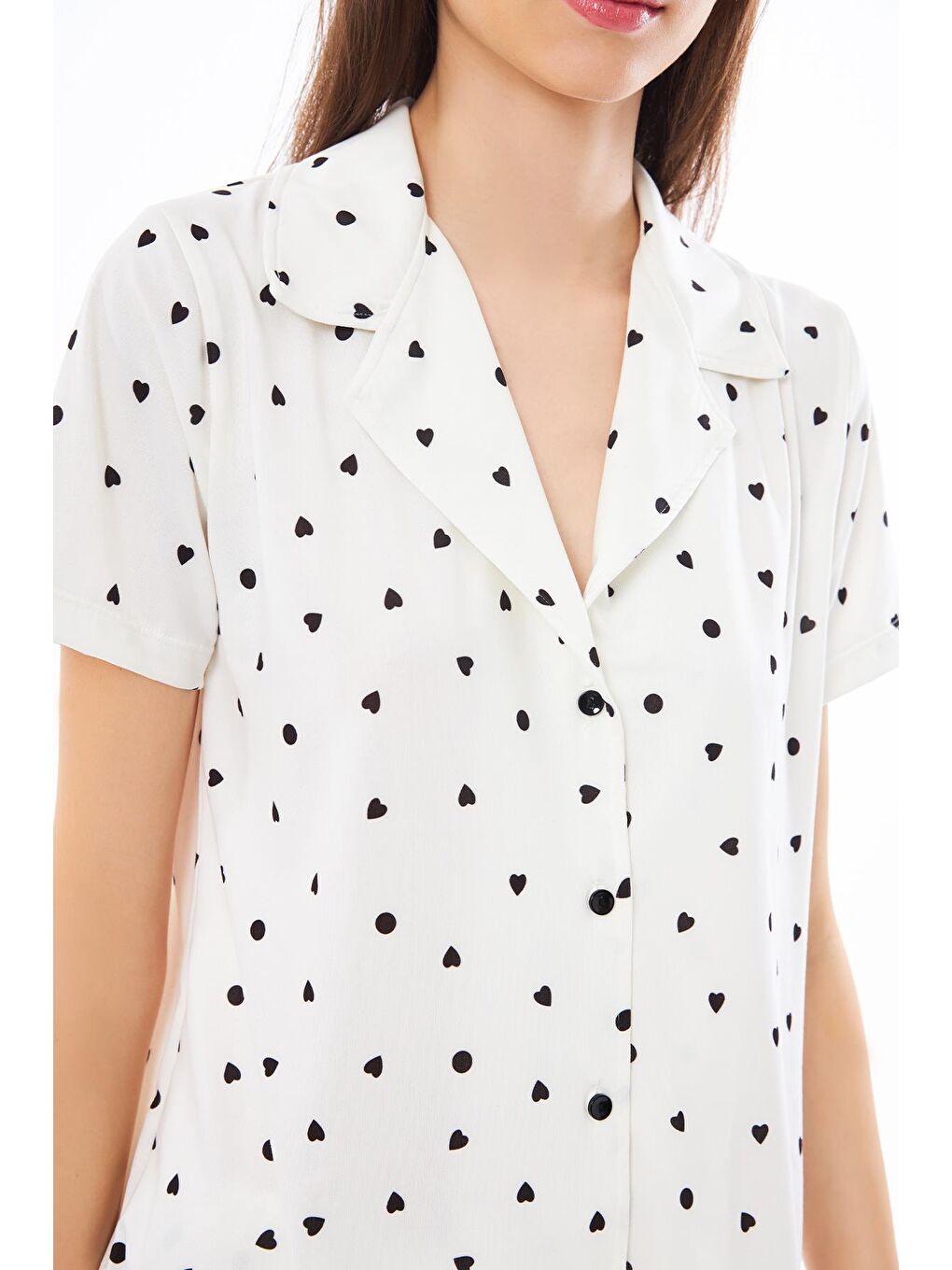 Ekru Premium Kadın Pijama Takımı Krem Kalp Desenli Yumuşak Dokulu Kısa Kollu Gömlek Yaka-7
