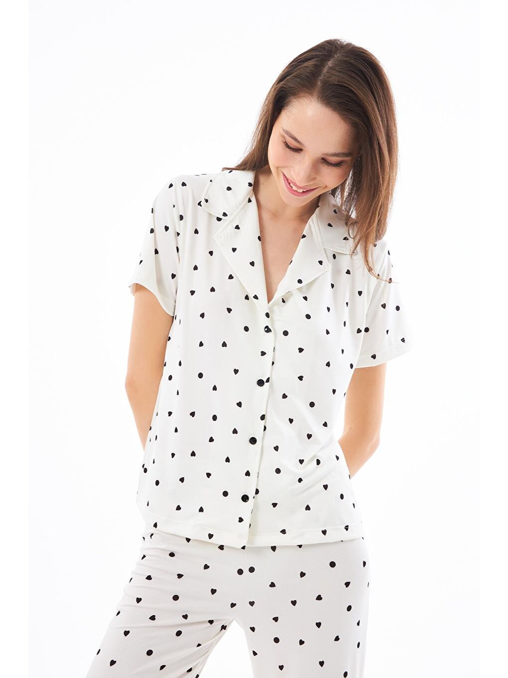 Ekru Premium Kadın Pijama Takımı Krem Kalp Desenli Yumuşak Dokulu Kısa Kollu Gömlek Yaka-8