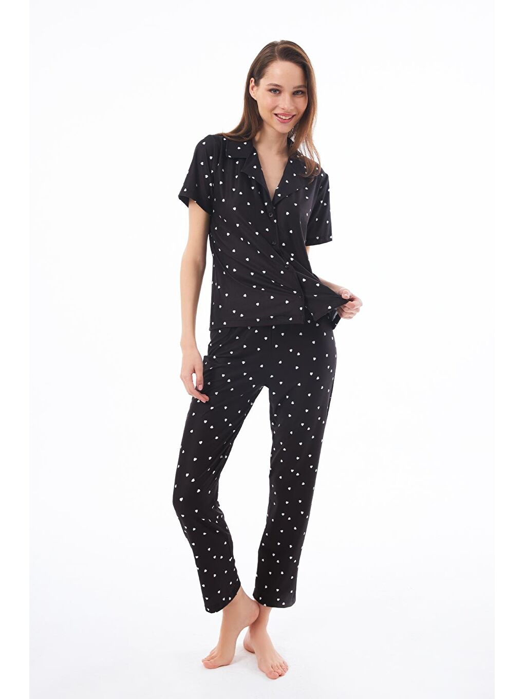 Premium Kadın Pijama Takımı Siyah Kalp Desenli Yumuşak Dokulu Kısa Kollu Gömlek Yaka
