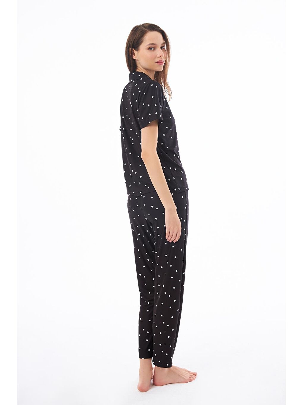 Premium Kadın Pijama Takımı Siyah Kalp Desenli Yumuşak Dokulu Kısa Kollu Gömlek Yaka-1