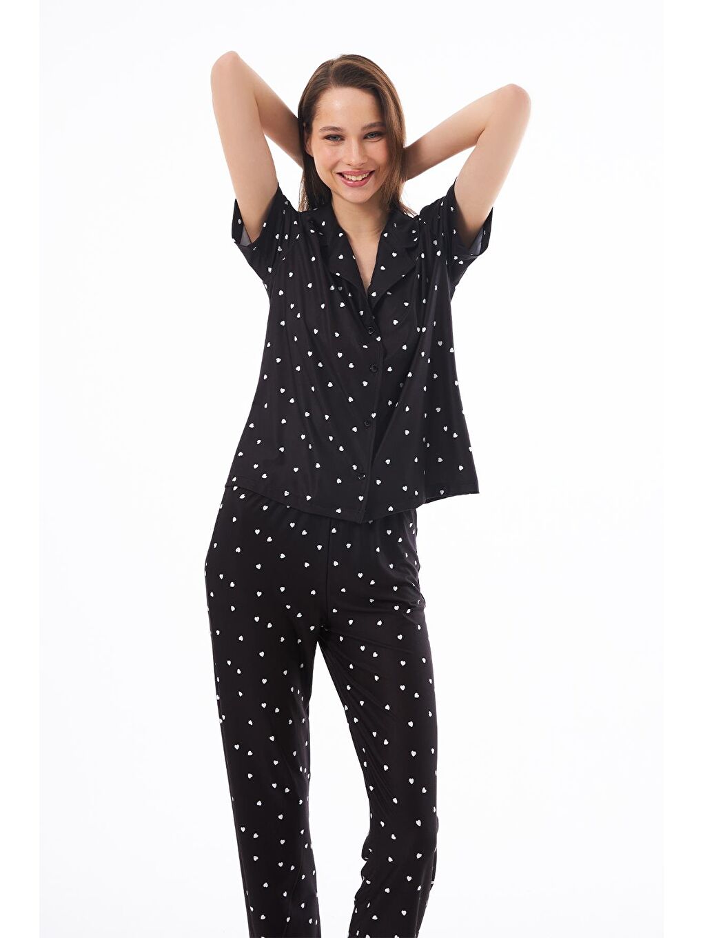 Premium Kadın Pijama Takımı Siyah Kalp Desenli Yumuşak Dokulu Kısa Kollu Gömlek Yaka-3