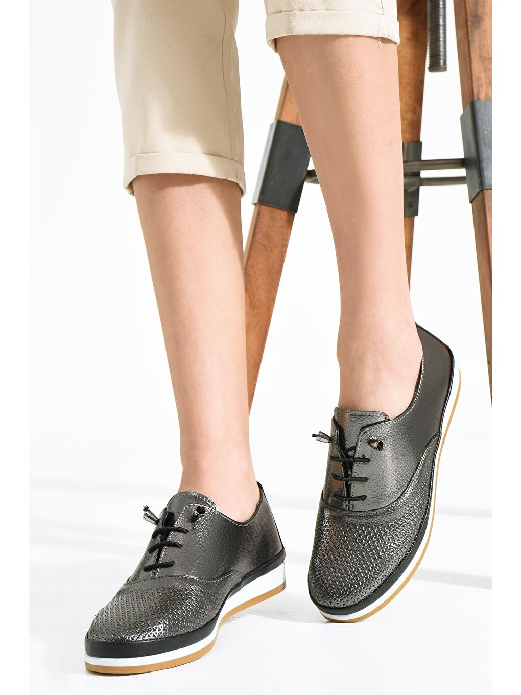 Gri İç Astarı Hakiki Deri Anatomik Taban Lazer Kesim Kadın Ayakkabı 43-1515-23