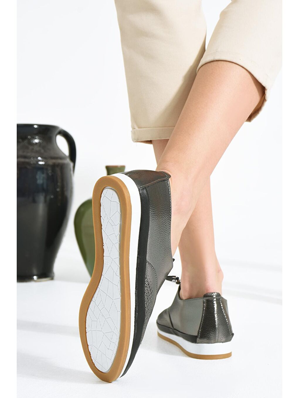 Gri İç Astarı Hakiki Deri Anatomik Taban Lazer Kesim Kadın Ayakkabı 43-1515-23-2