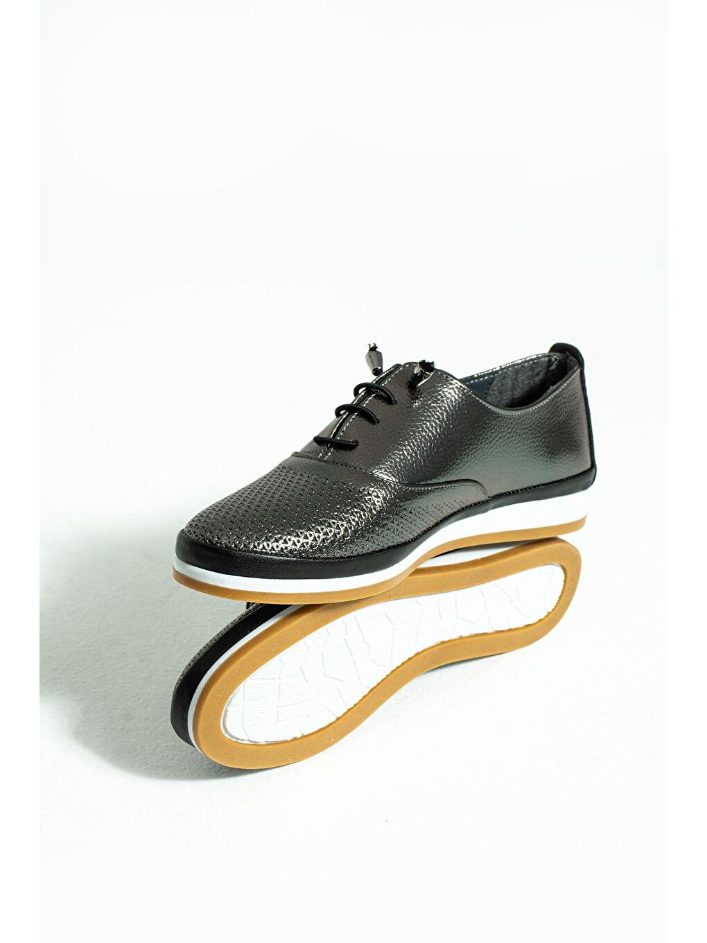 Gri İç Astarı Hakiki Deri Anatomik Taban Lazer Kesim Kadın Ayakkabı 43-1515-23-3