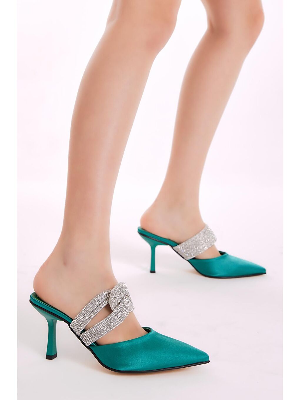 Kadın Yeşil Gecce Serisi Taş İşlemeli Sivri Burunlu Topuklu Terlik-2