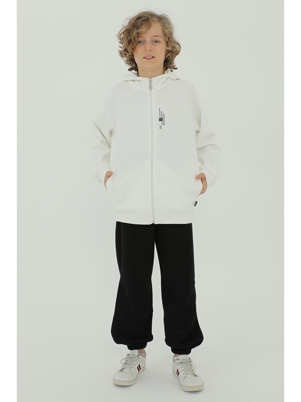 Ekru Kapüşonlu Baskı Detaylı Pike Kumaştan Erkek Çocuk Eşofman Takımı