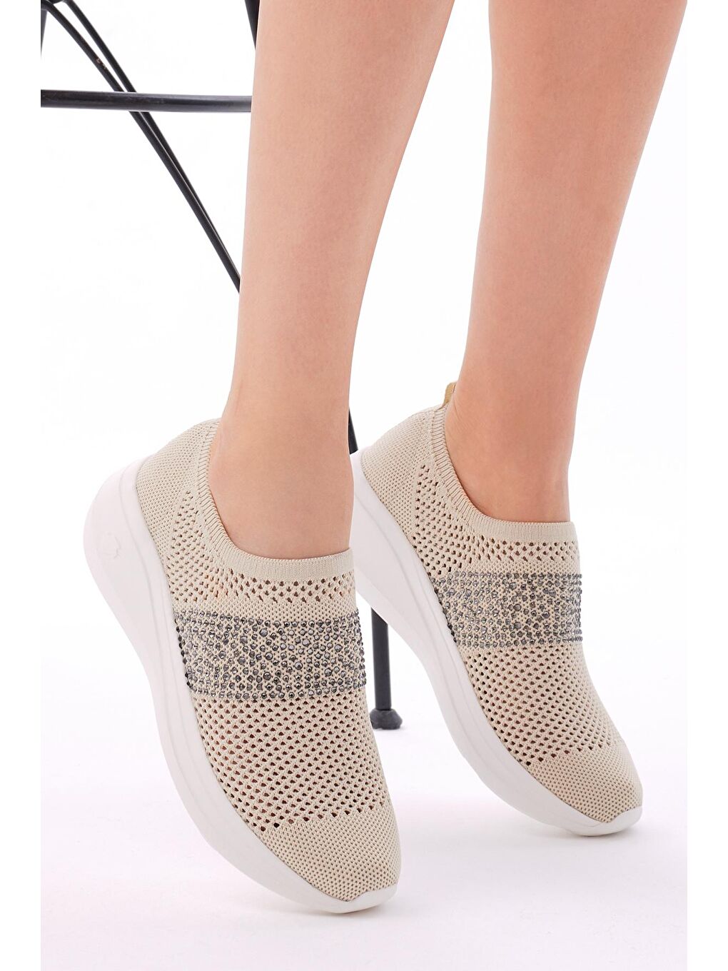 Kadın Bej Rahat Kalıp Taş Detaylı Sneaker-1