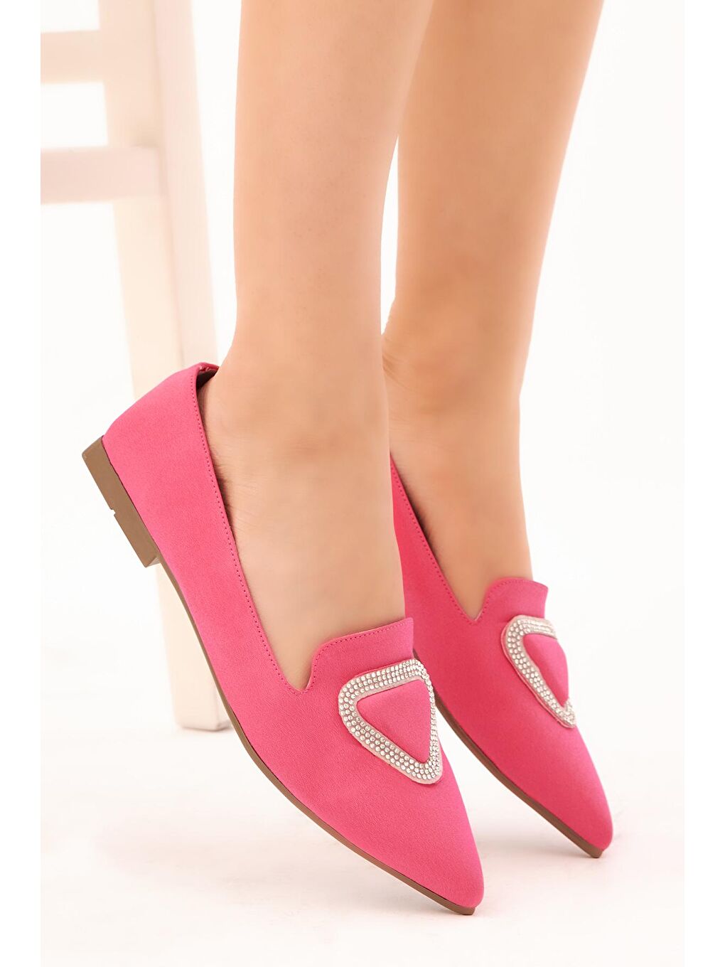 Kadın Fuşya Taş İşlemeli Üçgen Tokalı Sivri Burunlu Babet-1