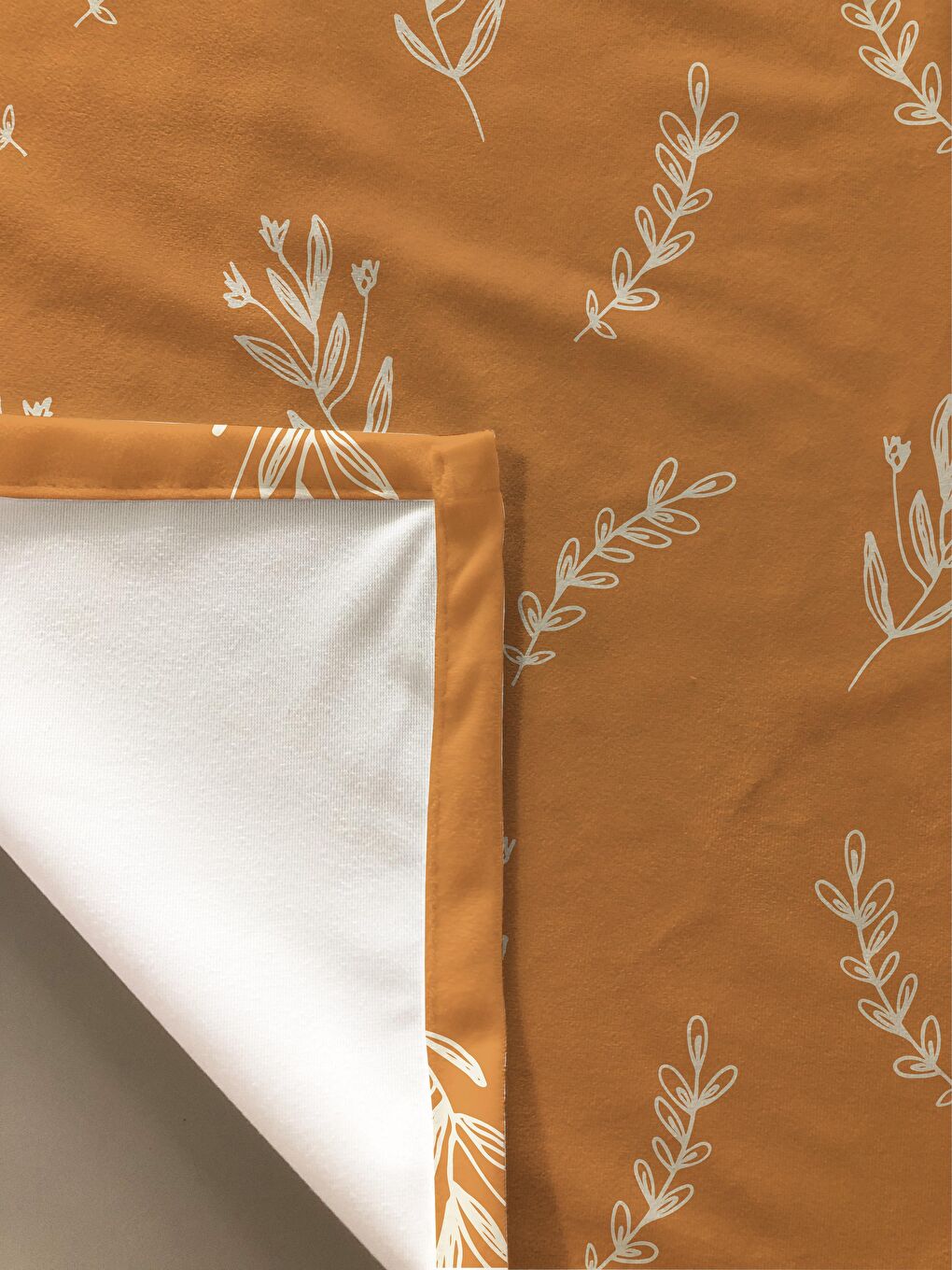 Karışık Turuncu Yaprak Desenli 140x200 Kadife Masa Örtüsü-1