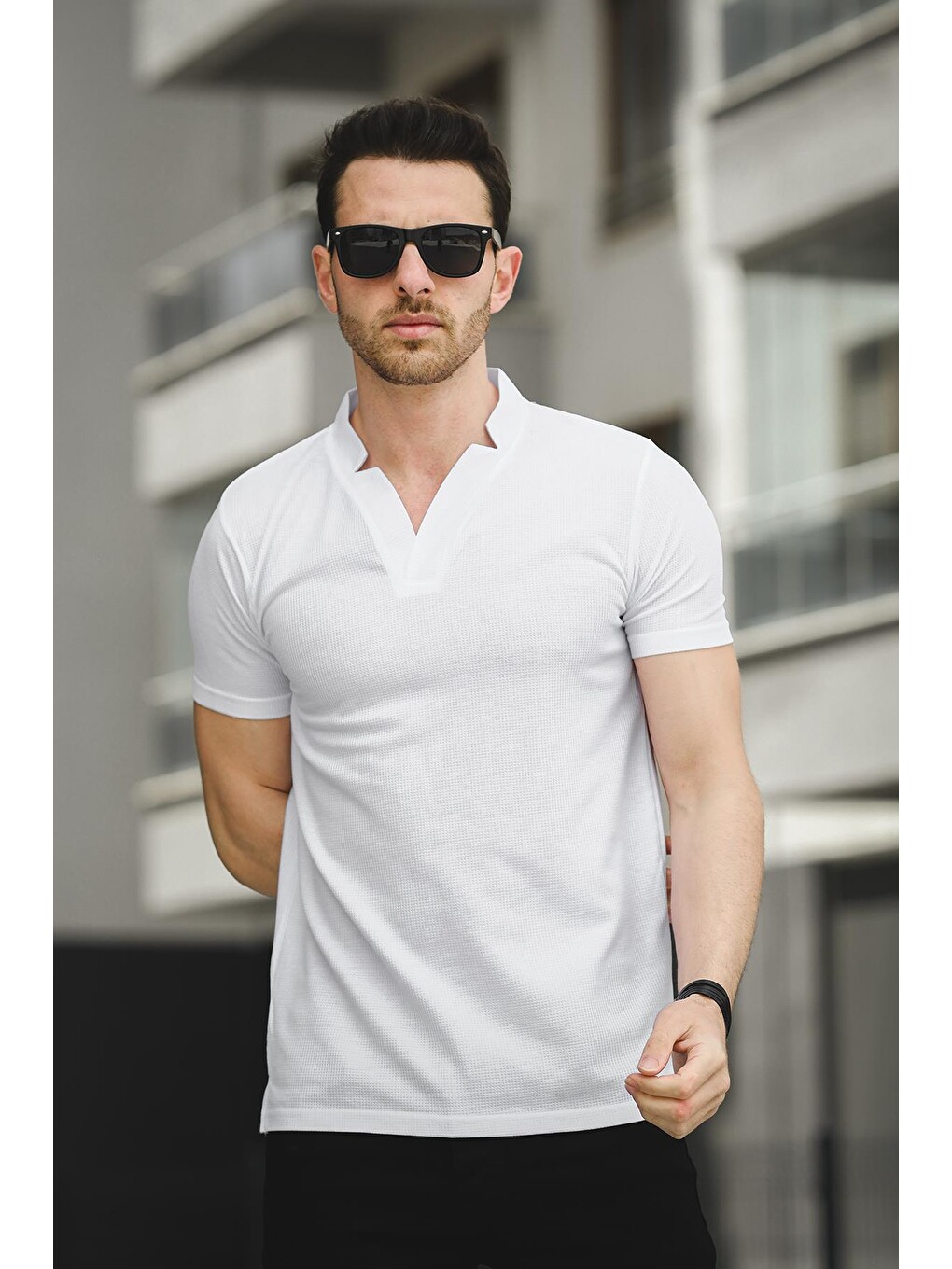 Beyaz Üçgen Biyeli Waffle Slim Fit V Yaka Erkek Tişört