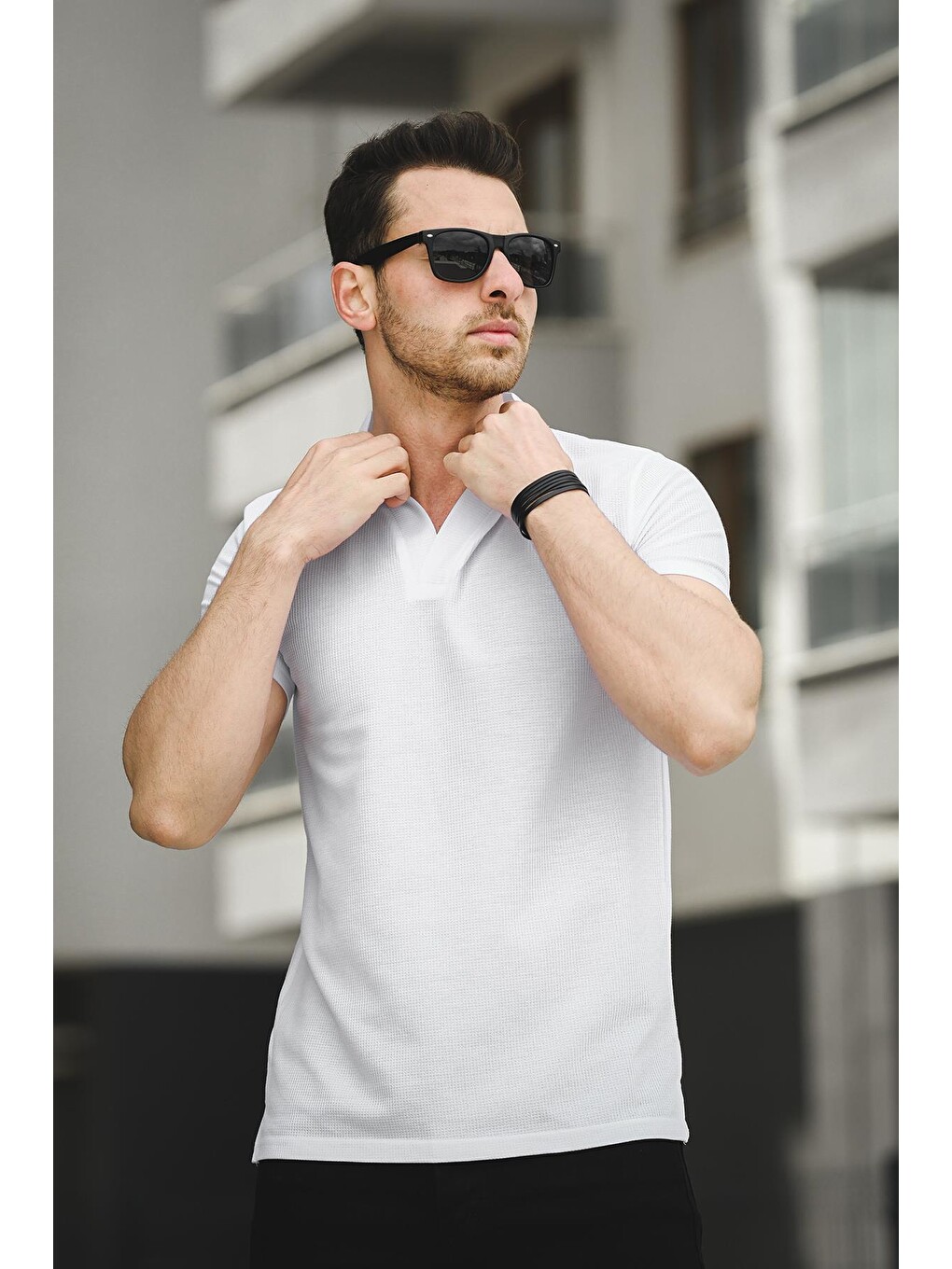 Beyaz Üçgen Biyeli Waffle Slim Fit V Yaka Erkek Tişört-1
