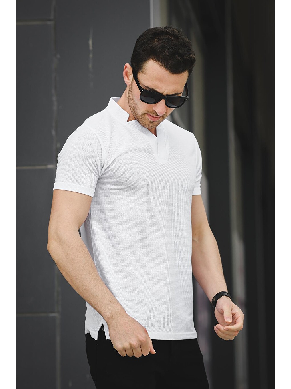 Beyaz Üçgen Biyeli Waffle Slim Fit V Yaka Erkek Tişört-2