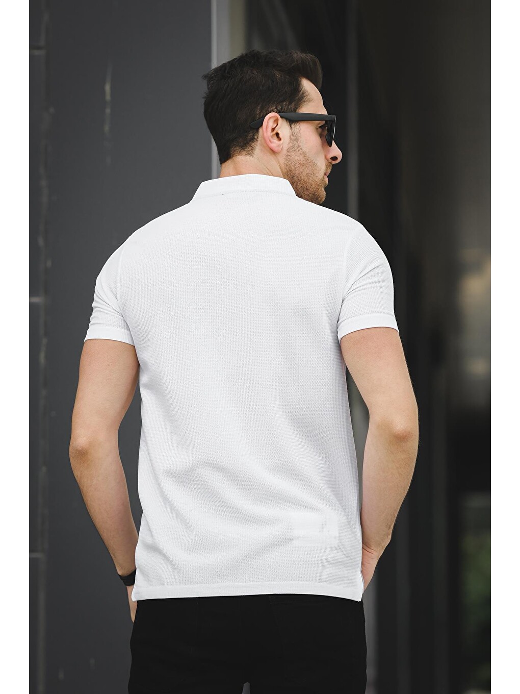 Beyaz Üçgen Biyeli Waffle Slim Fit V Yaka Erkek Tişört-3