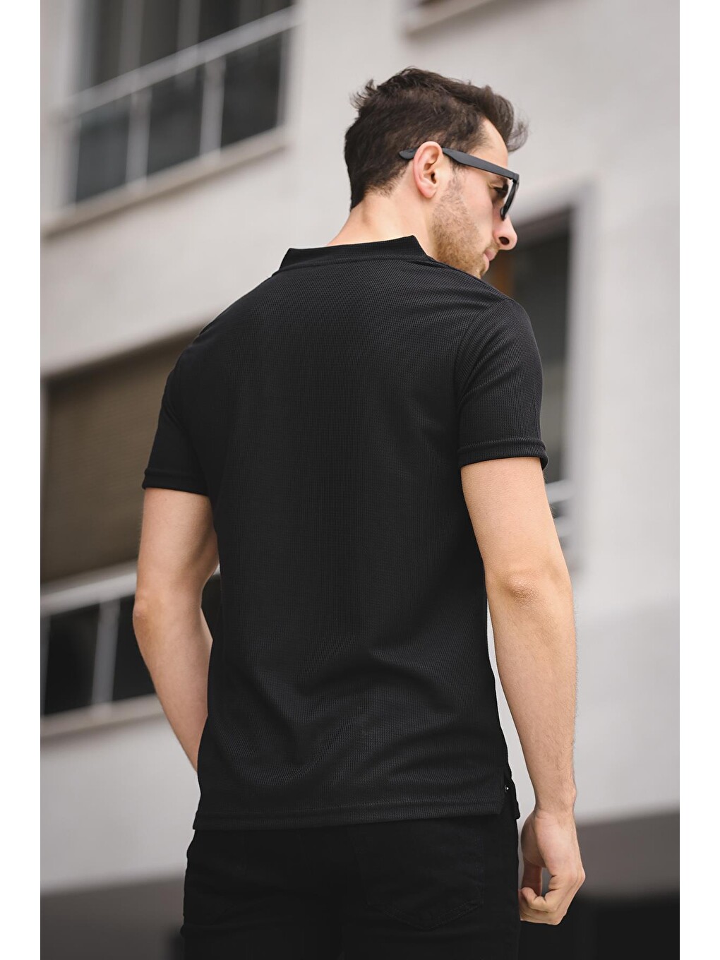 Siyah Üçgen Biyeli Waffle Slim Fit V Yaka Erkek Tişört-3