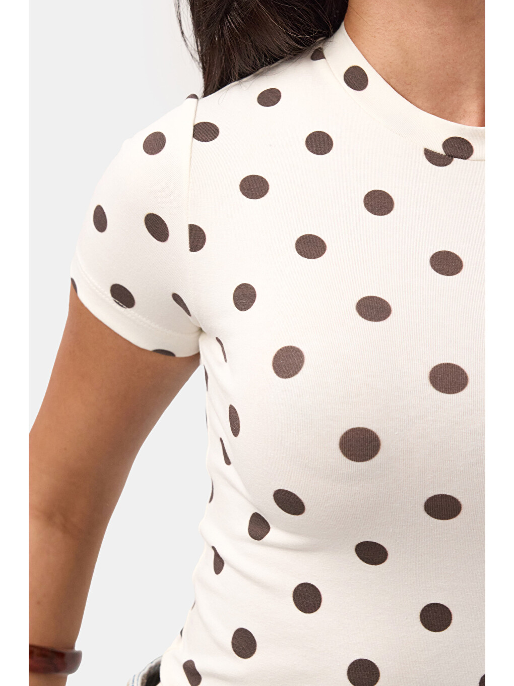 Kadın Ekru Puantiyeli S6-101 Crop Fit T-shirt-2
