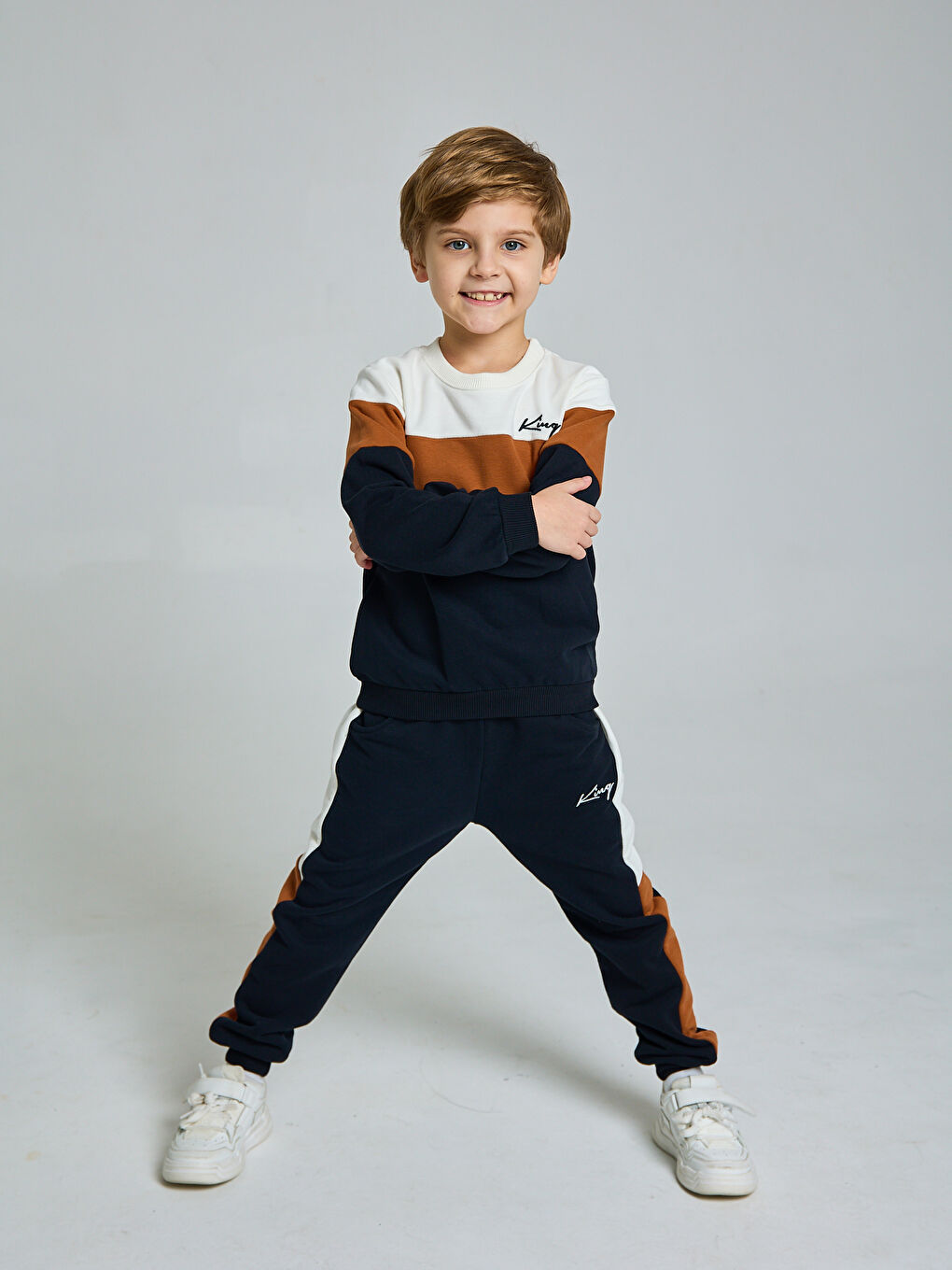 Kahverengi Bisiklet Yaka Erkek Bebek Baskılı Sweatshirt ve Eşofman Alt 2'li Takım-1