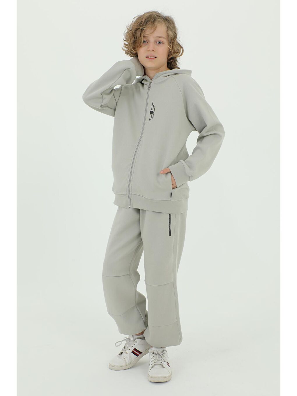Gri Kapüşonlu Baskı Detaylı Pike Kumaştan Erkek Çocuk Eşofman Takımı-1