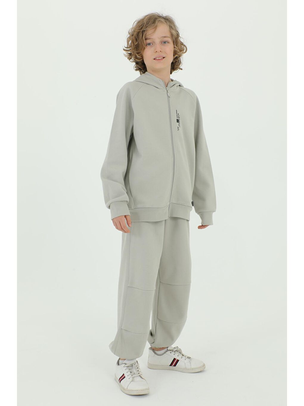 Gri Kapüşonlu Baskı Detaylı Pike Kumaştan Erkek Çocuk Eşofman Takımı-2