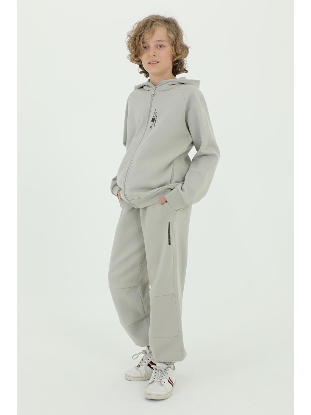 Gri Kapüşonlu Baskı Detaylı Pike Kumaştan Erkek Çocuk Eşofman Takımı-3