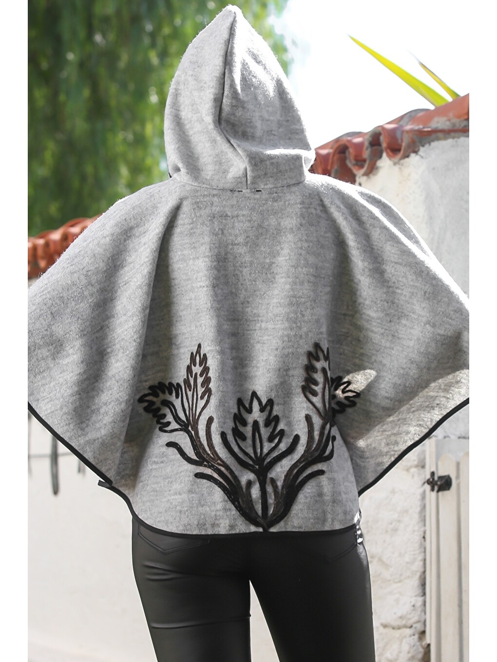 Gri Melanj Kapüşonlu Düğmeli Biyeli Süzene Nakışlı Casual Kaşe Bolero Dokuma Panço 43 75-2