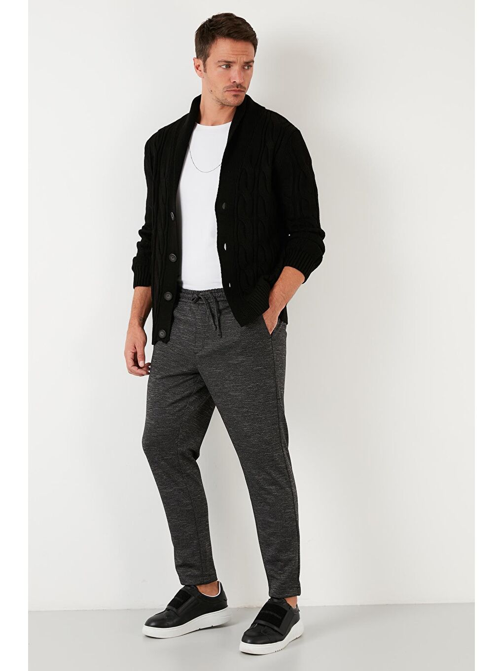 Siyah Slim Fit Düğmeli % 100 Soft Akrilik Örme Hırka 4617005-4