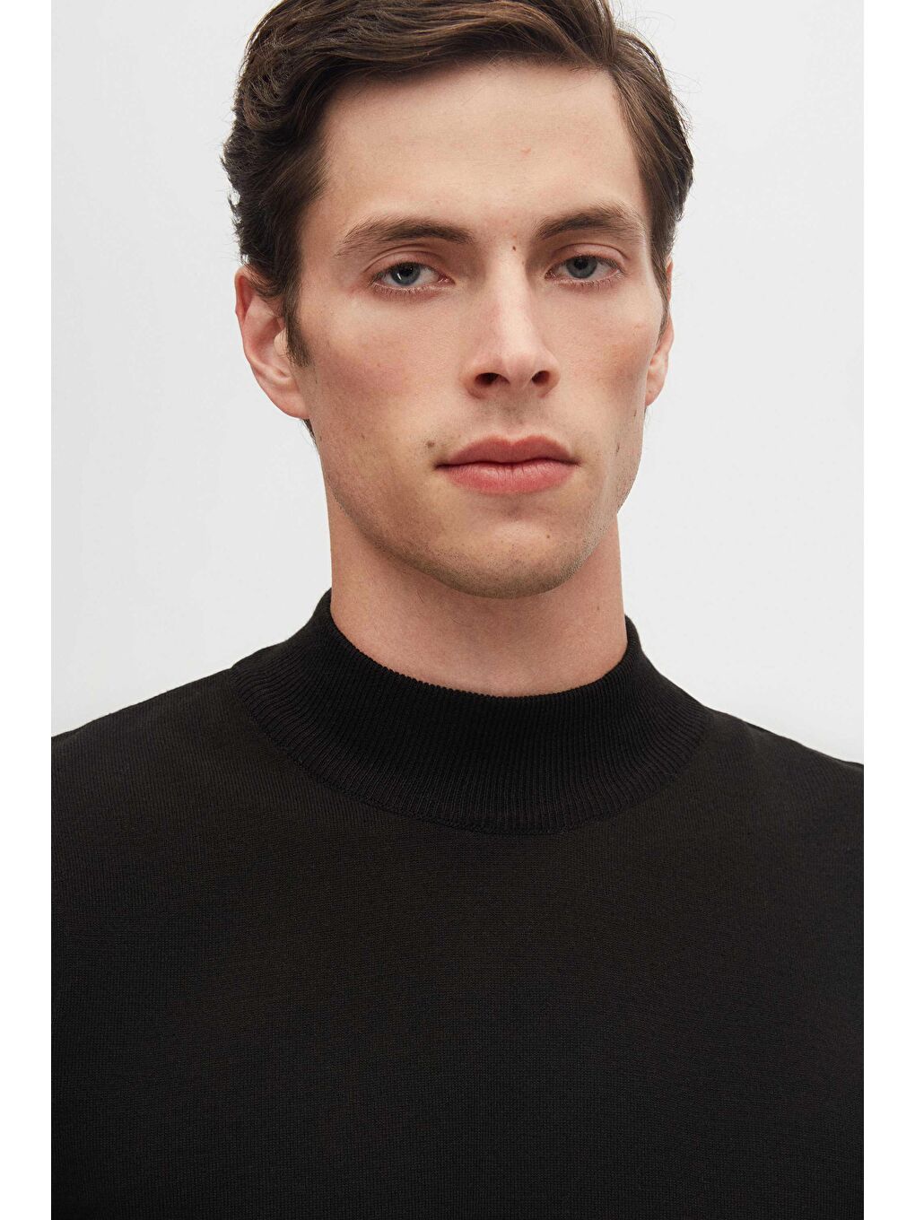 Regular Fit Siyah Pamuk Karışımlı Yarım Balıkçı Triko Kazak-2