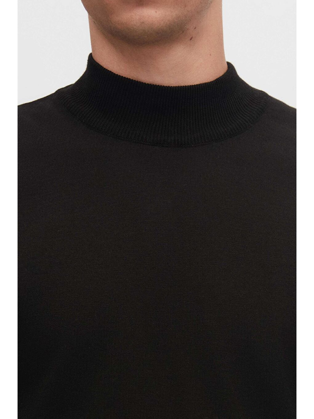 Regular Fit Siyah Pamuk Karışımlı Yarım Balıkçı Triko Kazak-3