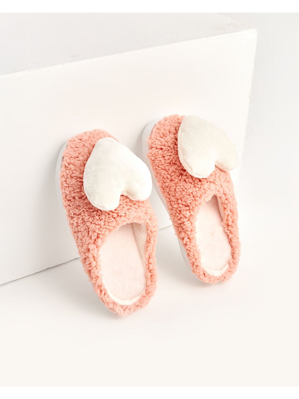 Pembe HEART - Kalp Figürlü  Kadın Ev Terliği