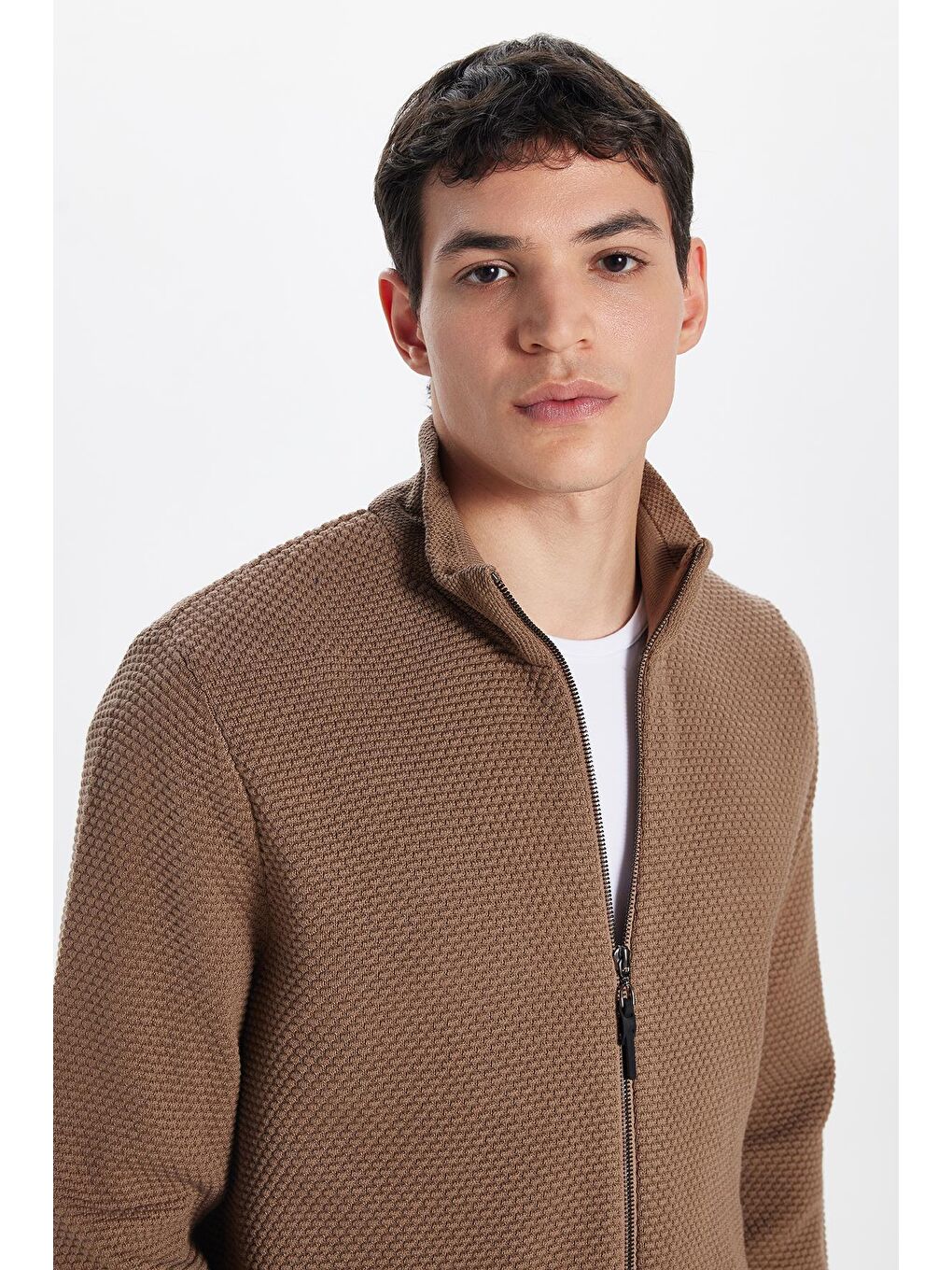 Kahverengi Erkek Standart Fit Normal Kesim Desenli Yarım Balıkçı Yaka Fermuarlı Kahve Hırka-1