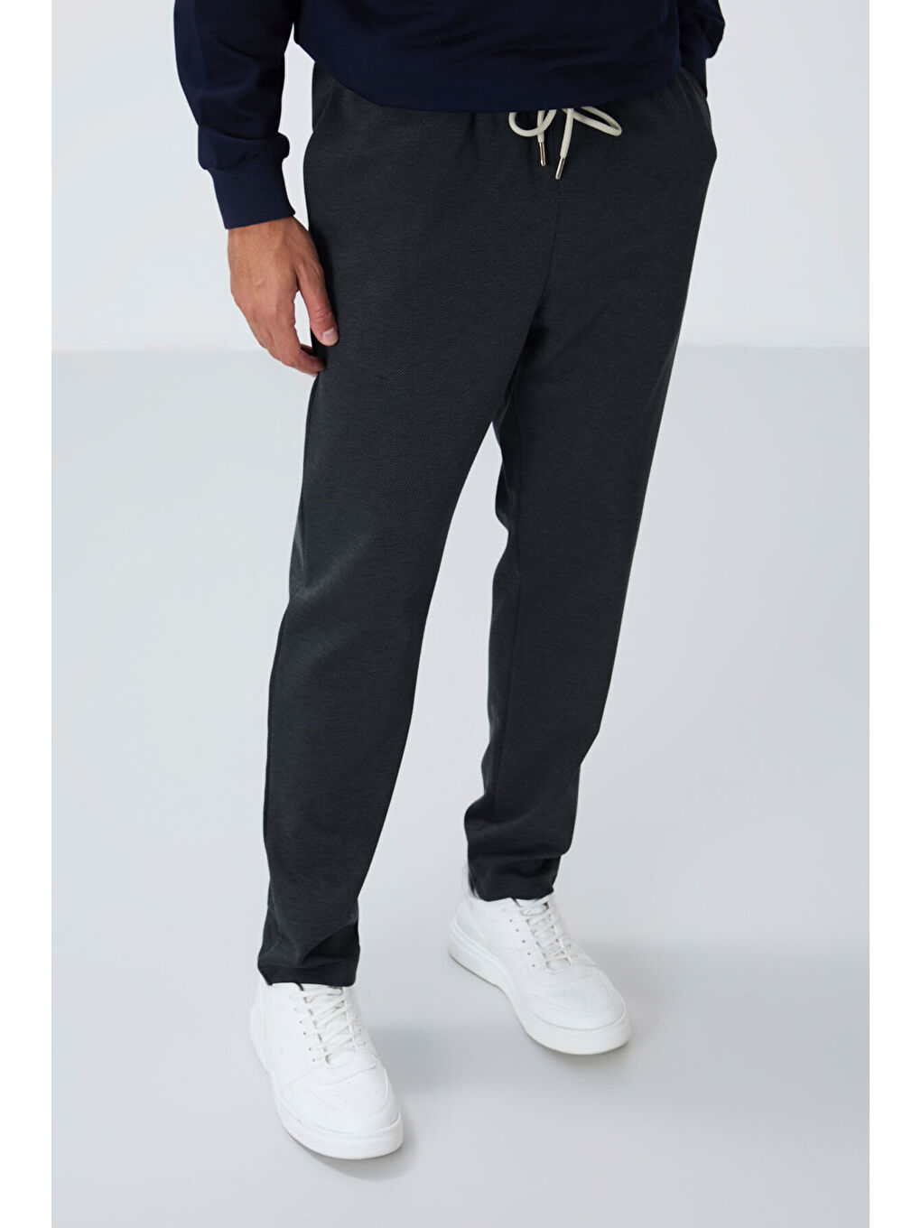 Koyu Gri Yüzeyi Dokulu Standart Fit Erkek Eşofman Alt - 82155