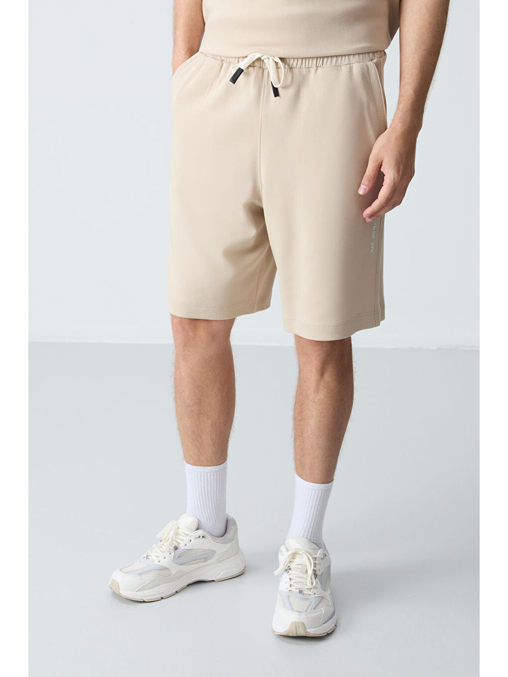 Bej Pamuklu Kalın Yumuşak Dokulu Comfort Fit Basic Erkek Şort Takım - 85257-1