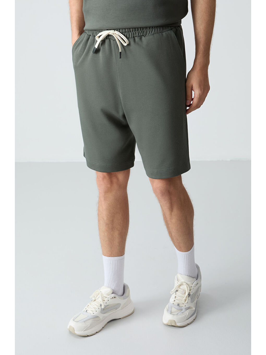 Haki Pamuklu Kalın Yumuşak Dokulu Oversize Fit Basic Erkek Şort Takım - 85257-4