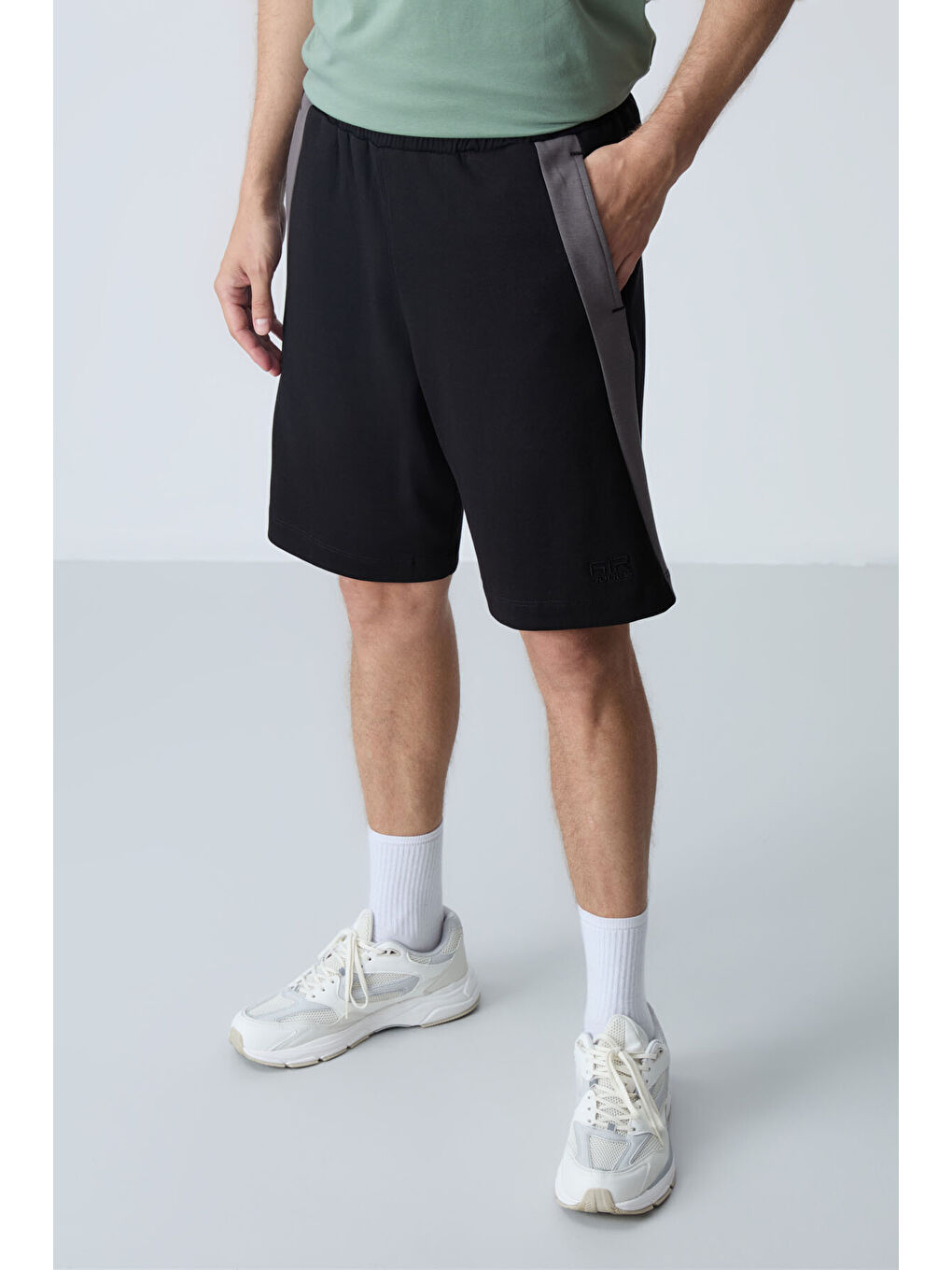 Siyah Pamuklu Kalın Yumuşak Dokulu Standart  Fit Basic Erkek Şort  - 81280-1