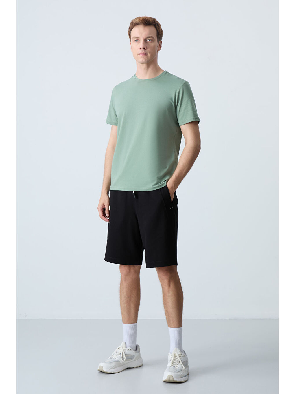 Siyah Pamuklu Kalın Yumuşak Dokulu Standart  Fit Basic Erkek Şort  - 81278-1