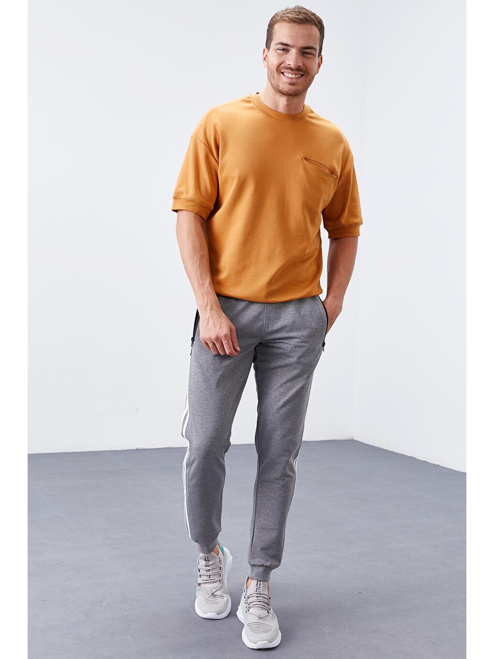 Gri Melanj Çift Biye Şeritli Standart Kalıp Erkek Jogger Eşofman Altı- 84694-2