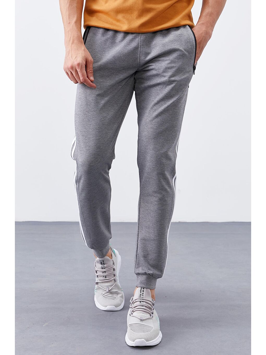 Gri Melanj Çift Biye Şeritli Standart Kalıp Erkek Jogger Eşofman Altı- 84694-3