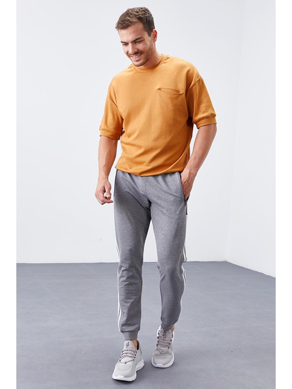 Gri Melanj Çift Biye Şeritli Standart Kalıp Erkek Jogger Eşofman Altı- 84694-4