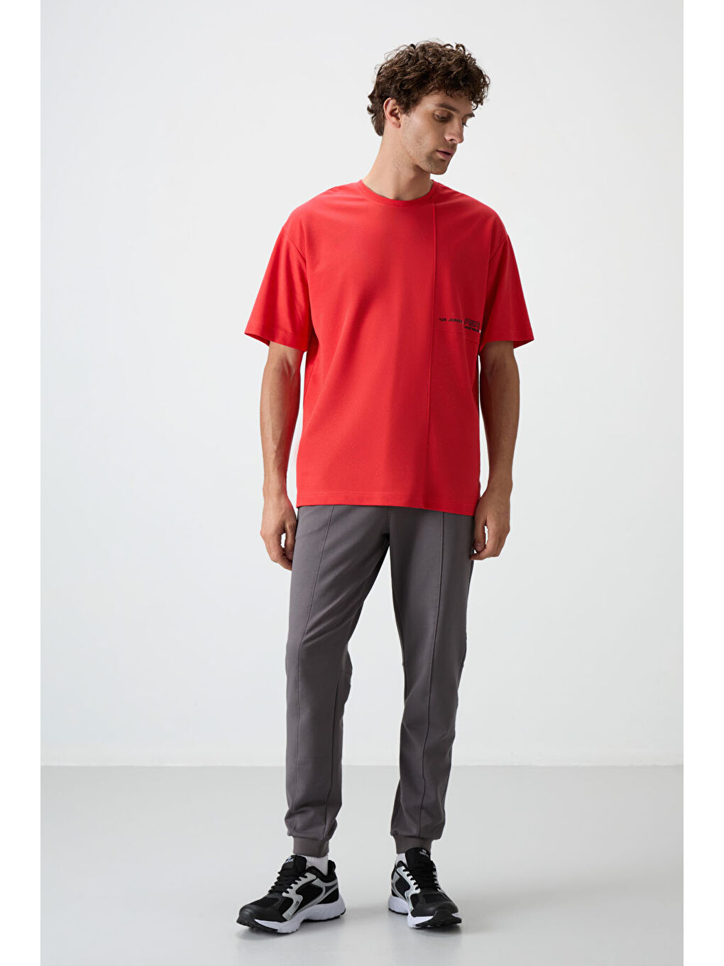 Kırmızı Pamuklu Kalın Yüzeyi Dokulu  Fit  Baskılı Erkek Tişört-2