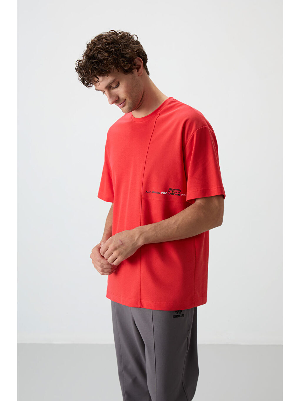 Kırmızı Pamuklu Kalın Yüzeyi Dokulu  Fit  Baskılı Erkek Tişört-3